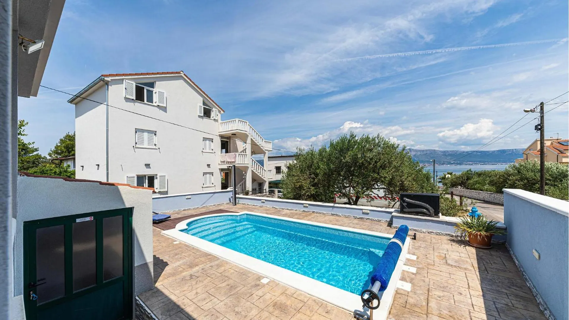 Stunning Home In Slatine With Kitchen
