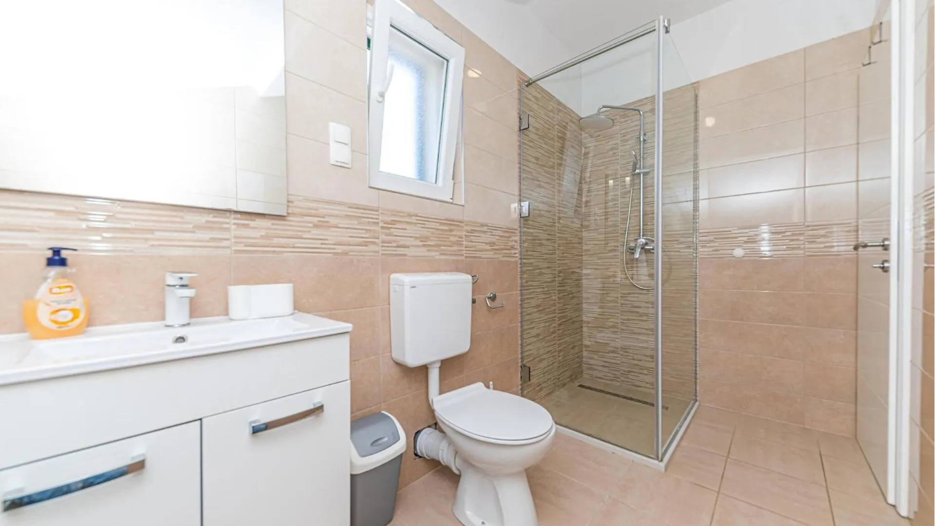 Σπίτι διακοπών Stunning Home In Slatine With Kitchen Κροατία