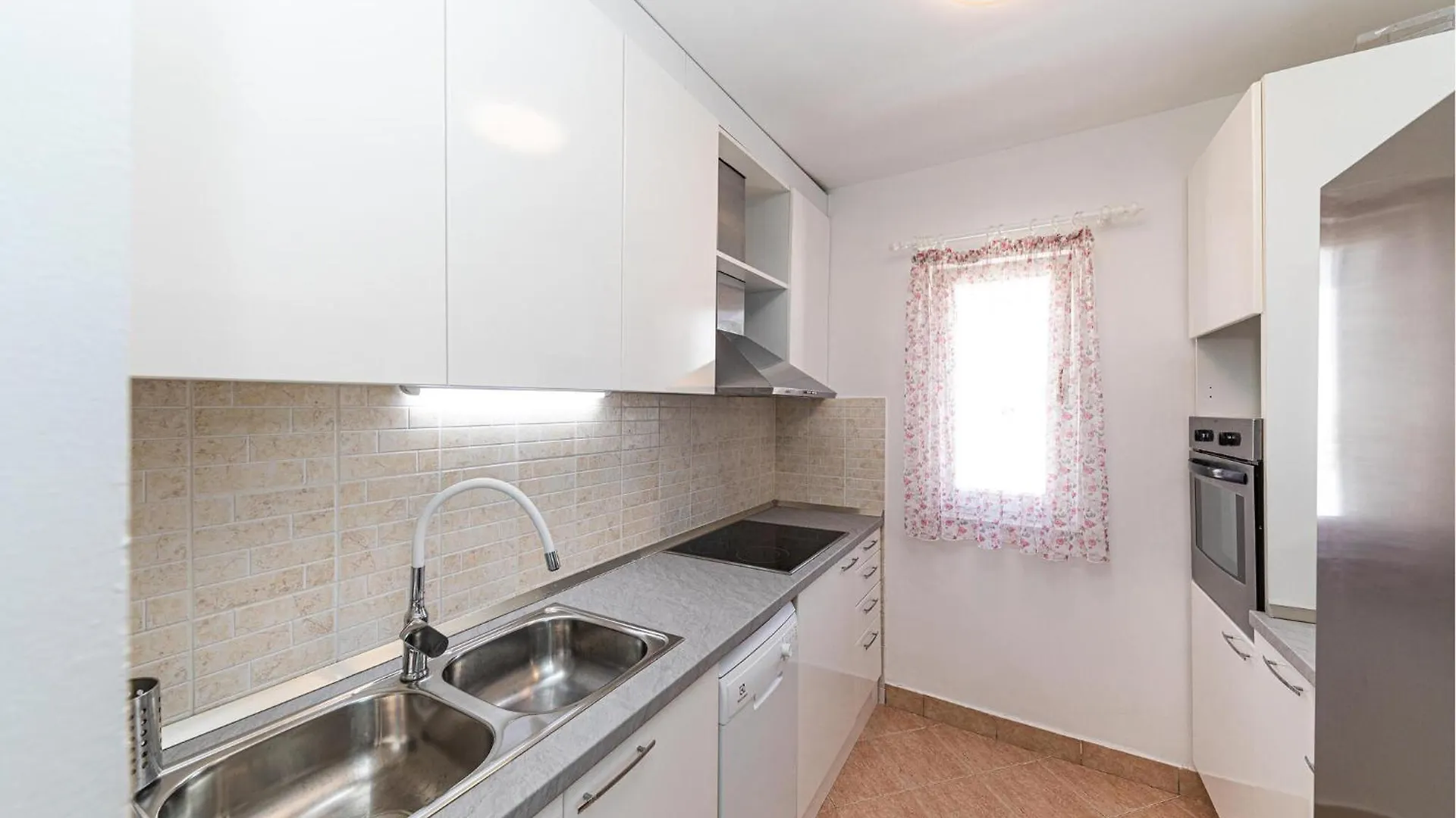 Stunning Home In Slatine With Kitchen 0*,  Κροατία