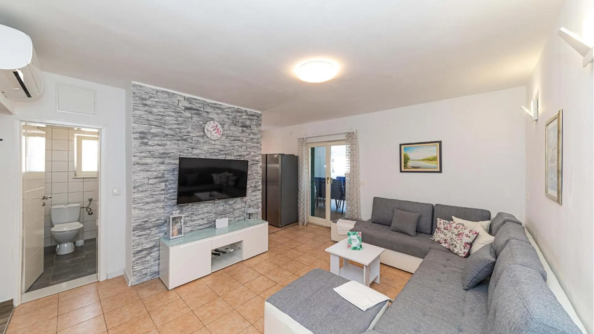 Stunning Home In Slatine With Kitchen Σπίτι διακοπών